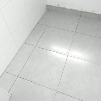 Comprar o produto de Instalação de Piso em Construtores - Pedreiros em Francisco Morato, SP por Solutudo