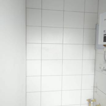 Comprar o produto de Instalação de azuleio  em Construtores - Pedreiros em Francisco Morato, SP por Solutudo