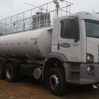 Comprar o produto de Caminhões Pipas em Locação e Comércio de Máquinas em Ninho Verde II Eco Residence, SP por Solutudo