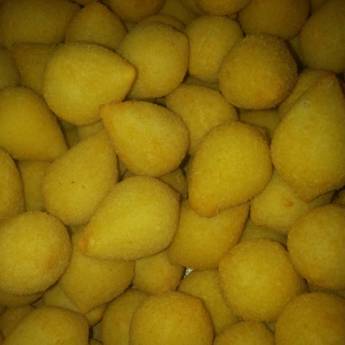 Comprar o produto de COXINHA DE FRANGO 10 UNIDAES em Salgados Fritos em Bauru, SP por Solutudo
