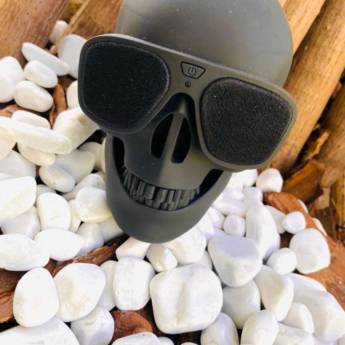 Comprar o produto de CAIXA DE SOM PORTÁTIL CAVEIRA COM BLUETOOTH  em Caixas de Som e Subwoofer em Osvaldo Cruz, SP por Solutudo