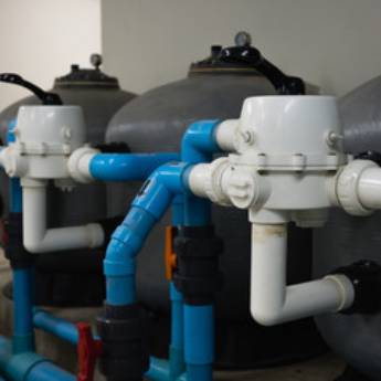 Comprar o produto de Instalação de piscinas  em Instalação Hidráulica em Manhuaçu, MG por Solutudo