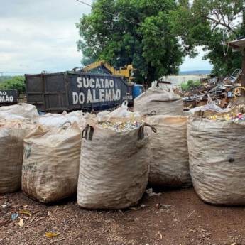 Comprar o produto de Reciclando Sucata de Ferro em Reciclagem de Materiais em Rondonópolis, MT por Solutudo