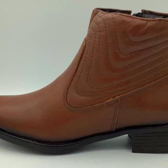 Comprar o produto de Bota de Napa Couro Amêndoa solado Vitória em Botas em Bauru, SP por Solutudo