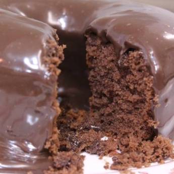 Comprar o produto de Chocolate com calda de chocolate em Bolos em São Caetano do Sul, SP por Solutudo