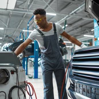 Comprar o produto de Serviço de manutenção em Ar Condicionado Automotivo em Geral em Bauru em Refrigeração | Ar Condicionado em Bauru, SP por Solutudo