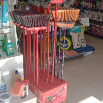 Comprar o produto de VASSOURAS em Vassouras em Cesário Lange, SP por Solutudo