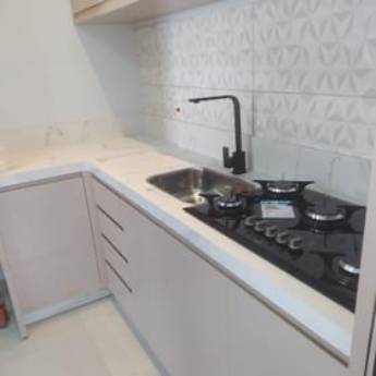 Comprar o produto de  Bancadas de porcelanato em Porcelanatos em Cascavel, PR por Solutudo