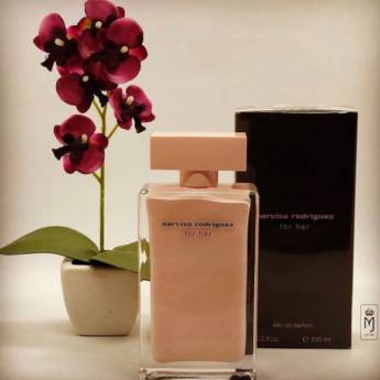Comprar o produto de Narciso Rodriguez For Her em Perfumes e Fragrâncias pela empresa MJ Perfume Importado em Aracaju, SE por Solutudo