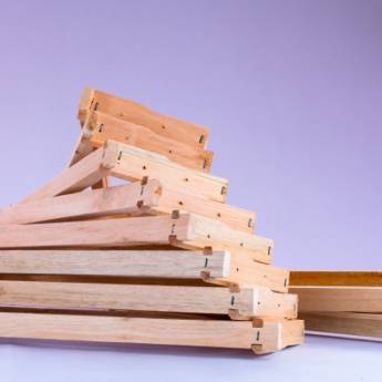 Comprar o produto de  Quadro de melgueirinha em Produtos para Apicultura em Capão Bonito, SP por Solutudo