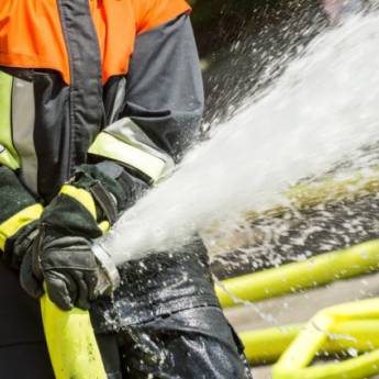 Comprar o produto de Treinamento NR23 Proteção Contra Incêndios em Cursos de Segurança do Trabalho em Frutal, MG por Solutudo