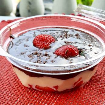 Comprar o produto de Bombom de morango no pote em Doces e Sobremesas em Jundiaí, SP por Solutudo