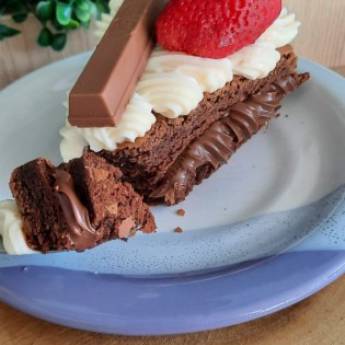 Comprar o produto de Fatia de brownie ninho com nutella em Doces e Sobremesas em Jundiaí, SP por Solutudo