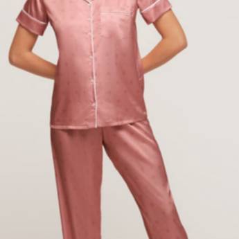 Comprar o produto de Pijama em Pijamas pela empresa Enxovais Estilo em Mineiros, GO por Solutudo