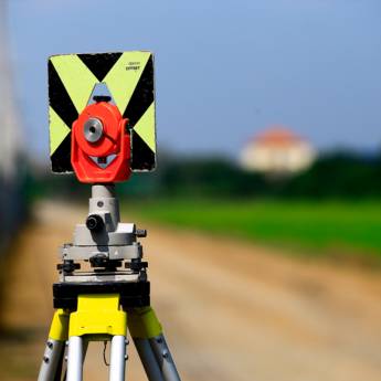 Comprar o produto de Topografia em Itumbiara em Outros Serviços em Itumbiara, GO por Solutudo