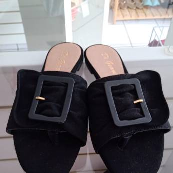 Comprar o produto de Rasteira em Camurça na cor Preto em Bauru em Rasteiras em Bauru, SP por Solutudo