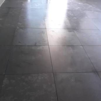 Comprar o produto de Ardósia Piso: Beleza e Durabilidade para seu Projeto em Ninho Verde II Eco Residence com a Marmoraria Carvalho em Marmorarias em Ninho Verde II Eco Residence, SP por Solutudo