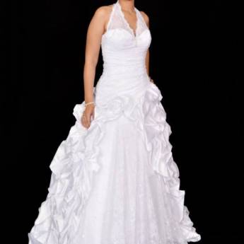 Comprar o produto de Vestido de Noiva - amarração no pescoço em Bauru em Noivas em Bauru, SP por Solutudo