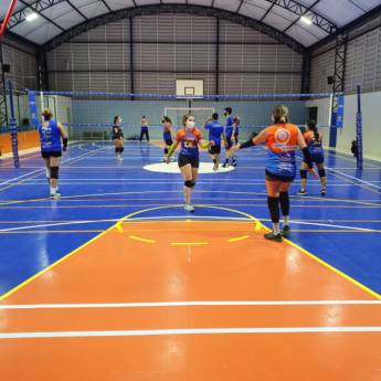 Comprar o produto de Turma Adulto (21 +) em Aulas de Volei em Jundiaí, SP por Solutudo