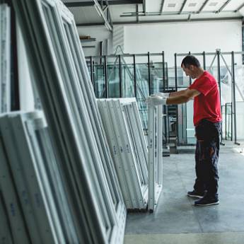 Comprar o produto de Fabricação de portões em Serralherias - Estruturas em Joinville, SC por Solutudo