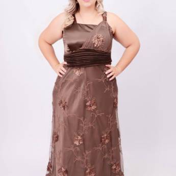 Comprar o produto de Vestido marrom longo Plus Size em Bauru em Moda Plus Size em Bauru, SP por Solutudo