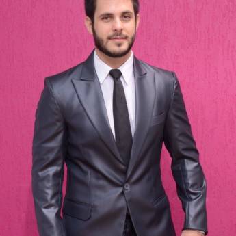 Comprar o produto de Terno cinza escuro com verniz para casamento, eventos de gala e formaturas em Bauru em Ternos em Bauru, SP por Solutudo