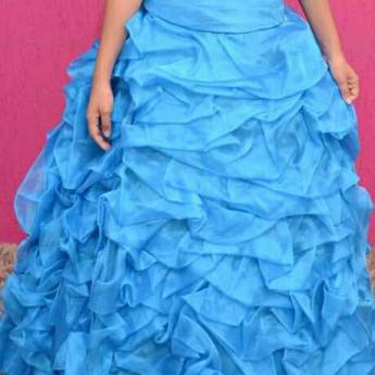 Comprar o produto de Vestido de Debutante Azul Transpassado em Vestidos de 15 Anos em Bauru, SP por Solutudo