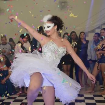 Comprar o produto de Vestido de Debutante Branco Curto em Vestidos de 15 Anos em Bauru, SP por Solutudo