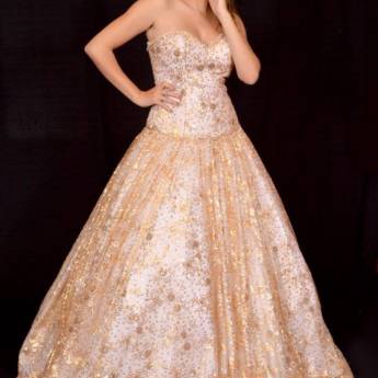 Comprar o produto de Vestido de Debutante Dourado Longo em Vestidos de 15 Anos em Bauru, SP por Solutudo