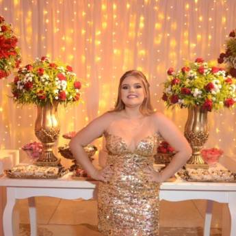 Comprar o produto de Vestido de Debutante Dourado com Lantejoulas em Vestidos de 15 Anos em Bauru, SP por Solutudo