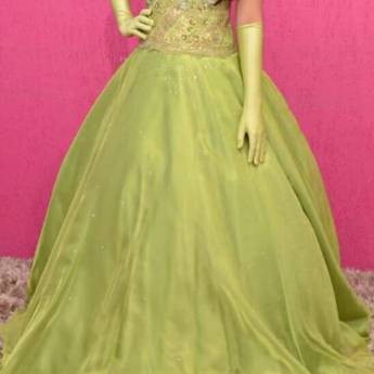 Comprar o produto de Vestido de Debutante Verde Longo em Vestidos de 15 Anos em Bauru, SP por Solutudo