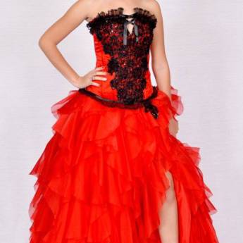 Comprar o produto de Vestido de Debutante Vermelho com Preto em Vestidos de 15 Anos em Bauru, SP por Solutudo