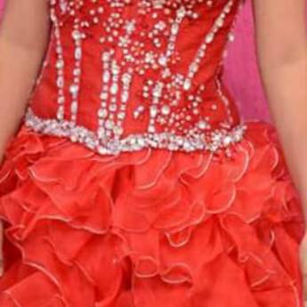 Comprar o produto de Vestido de Debutante Vermelho Curto com Babados em Vestidos de 15 Anos em Bauru, SP por Solutudo