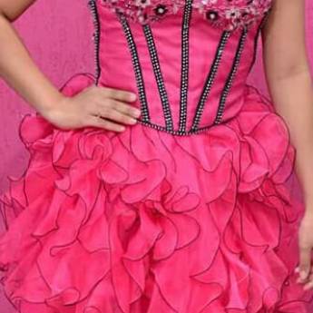 Comprar o produto de Vestido de Debutante Rosa com Mangas em Vestidos de 15 Anos em Bauru, SP por Solutudo