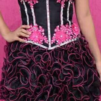 Comprar o produto de Vestido de Debutante Rosa com Preto em Vestidos de 15 Anos em Bauru, SP por Solutudo