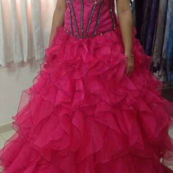 Comprar o produto de Vestido de Debutante Rosa Pink com Babados em Vestidos de 15 Anos em Bauru, SP por Solutudo
