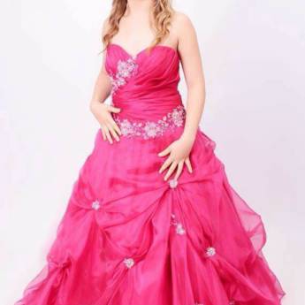 Comprar o produto de Vestido de Debutante Rosa Pink com Pedrarias em Vestidos de 15 Anos em Bauru, SP por Solutudo
