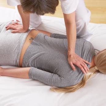 Comprar o produto de Massagem Zen Shiatsu em Massagem pela empresa Espaço Clô Escudeiro Clínica de Estética & Saúde em Atibaia, SP por Solutudo