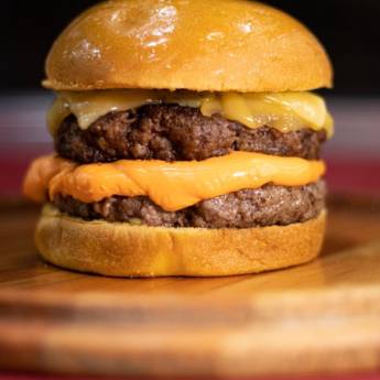 Comprar o produto de Burger Duplo em Lanches em Caxias do Sul, RS por Solutudo