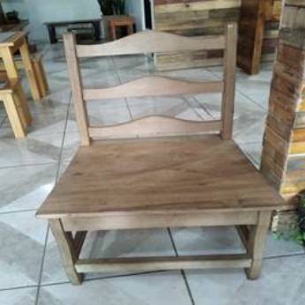 Comprar o produto de Cadeira Gigante de Madeira, 54 x 69 x 45 cm  Altura Banco em Cadeiras pela empresa Home Rústico - Artefatos de Madeira em Foz do Iguaçu, PR por Solutudo