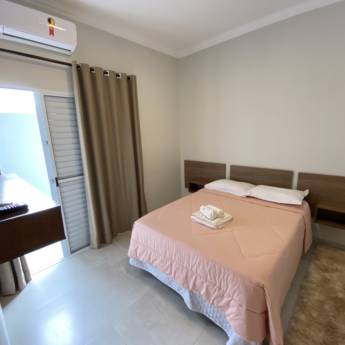 Comprar o produto de Quarto Casal - Conforto e Romantismo em Bofete, SP em Hospedagem em Bofete, SP por Solutudo