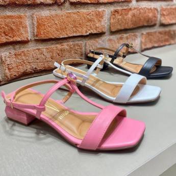 Comprar o produto de Esse detalhe em pedra deu um up á mais, nesse modelinho! em Moda Feminina em Aracaju, SE por Solutudo