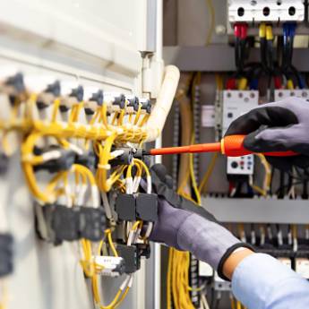 Comprar o produto de Manutenção elétrica em Manutenção em Maricá, RJ por Solutudo