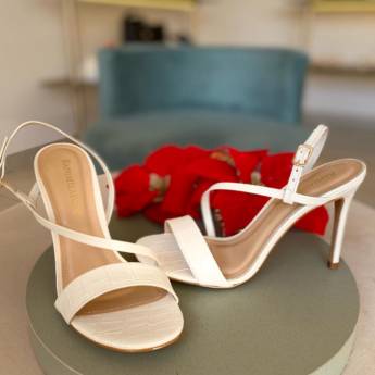 Comprar o produto de Sandália Couro Croco White em Calçados Femininos em Vilhena, RO por Solutudo