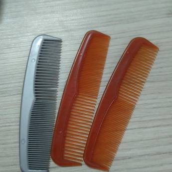 Comprar o produto de Pente de Cabelo de Bolso Pequeno e Duravel em Escovas em Divinópolis, MG por Solutudo