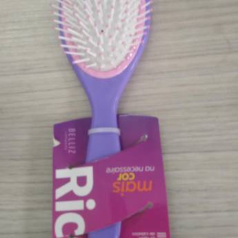 Comprar o produto de Escova Basic Colors Oval Ricca em Escovas em Divinópolis, MG por Solutudo