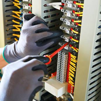 Comprar o produto de Manutenção de infraestrutura em Eletricistas em São Paulo, SP por Solutudo