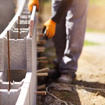 Comprar o produto de Pedreiro em Louveira – Qualidade e Eficiência para sua Construção em Construção pela empresa Paint Evolution Airless Spray Reformas e Construção em Louveira, SP por Solutudo