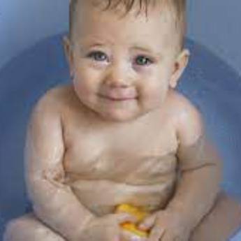 Comprar o produto de Banho de Balde Nana Neném - Como dar banho de balde em Criança em Bebês em Aracaju, SE por Solutudo