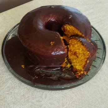 Comprar o produto de Bolo de Cenoura com cobertura de Ganache em Bolos e Doces em Jundiaí, SP por Solutudo